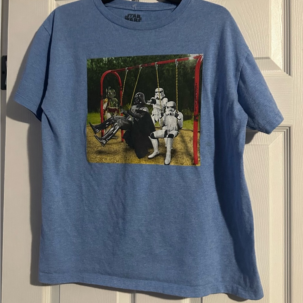 Star Wars short sleeve Tee with Playful Swing Scene XL fits like Large.